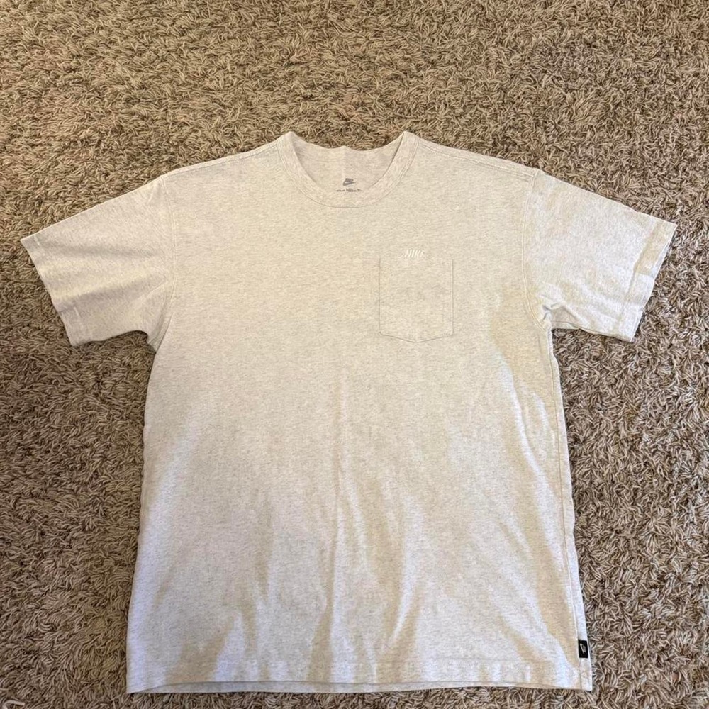 Nike Pocket Tee Men Medium Gray Excellent Short Sleeve Embroidered Logo T-Shirt